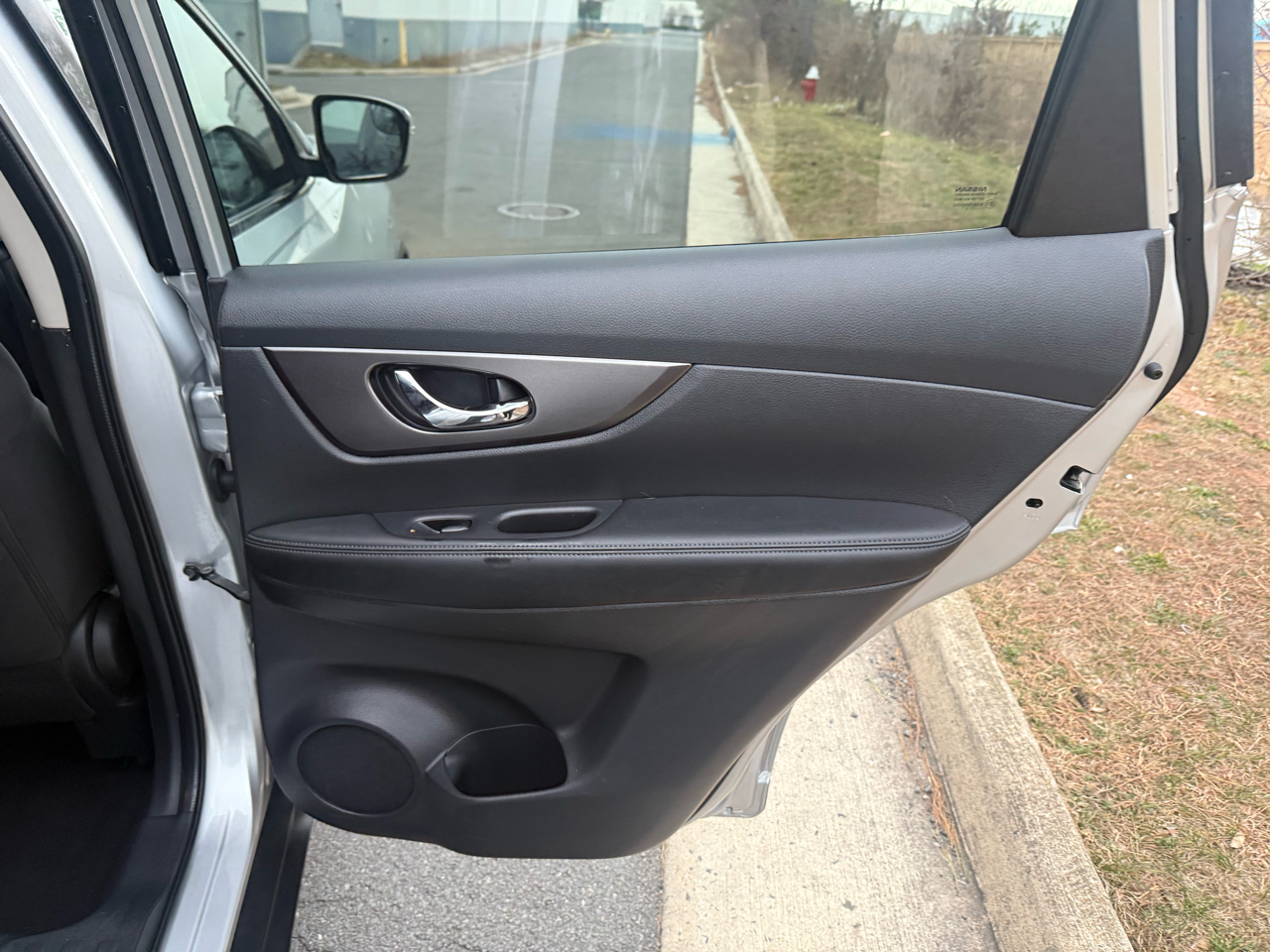 Nissan Rogue FWD 4dr SV 2016