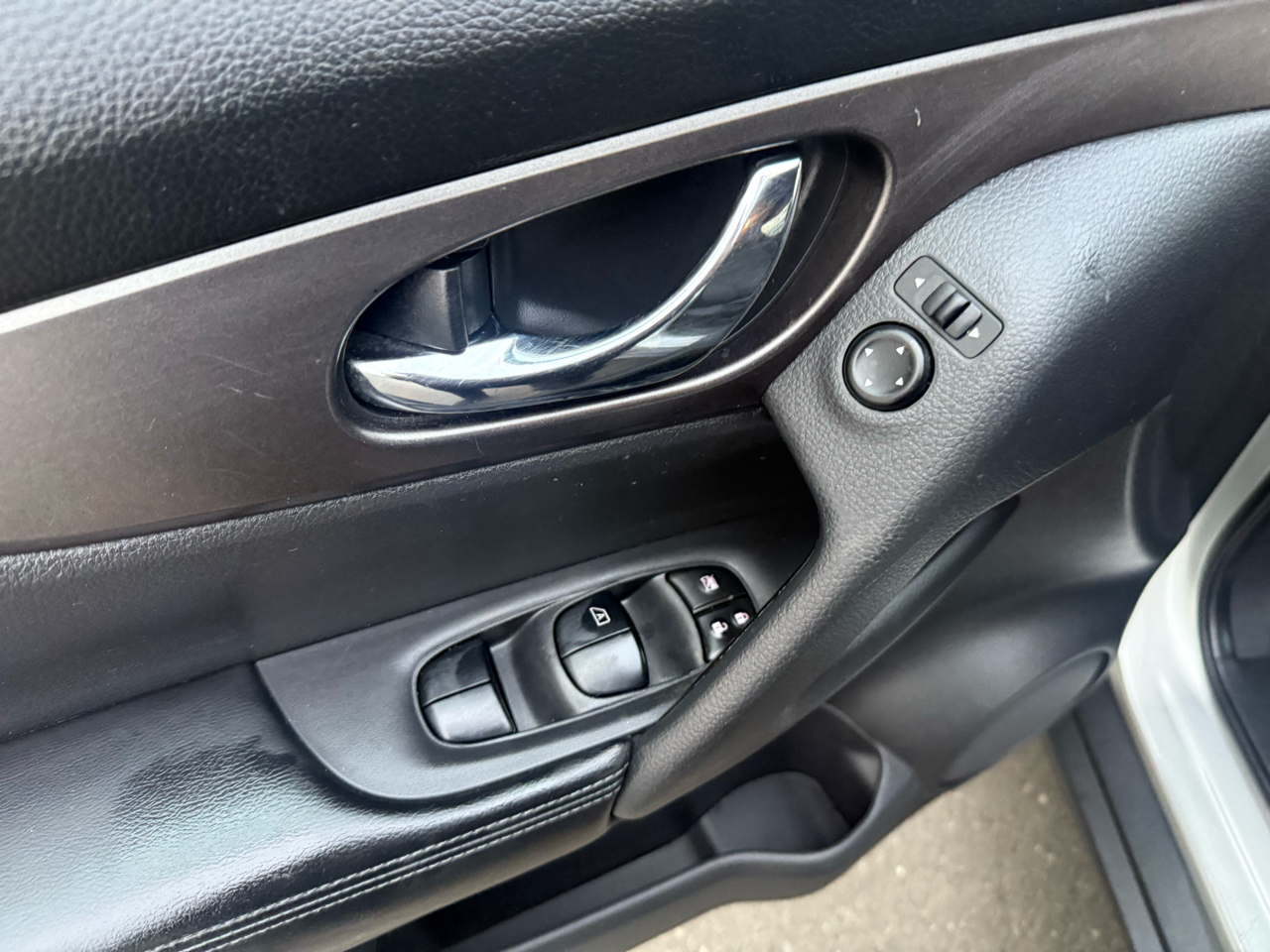 Nissan Rogue FWD 4dr SV 2016