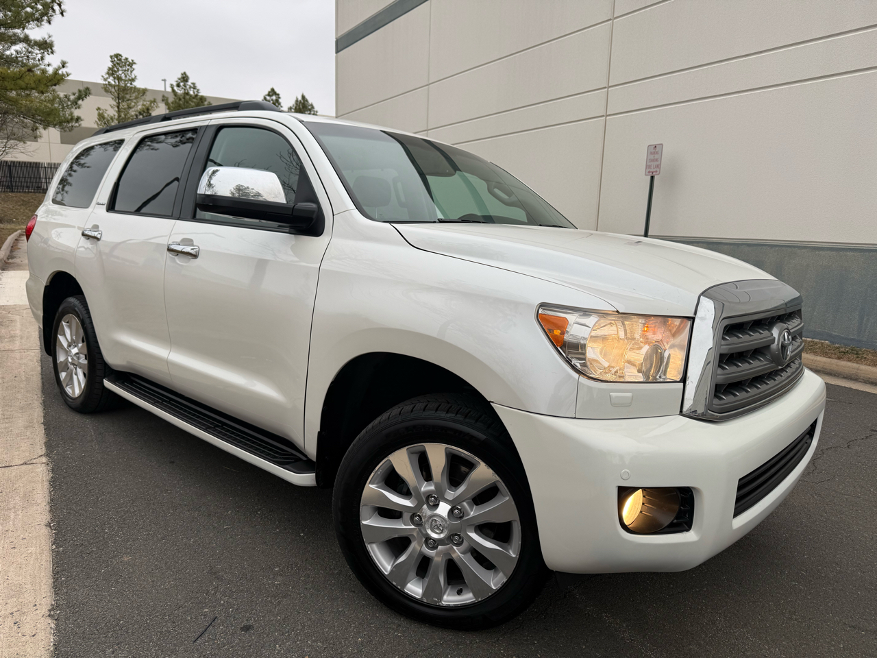 Toyota Sequoia 4WD 5.7L Platinum (Natl) 2012