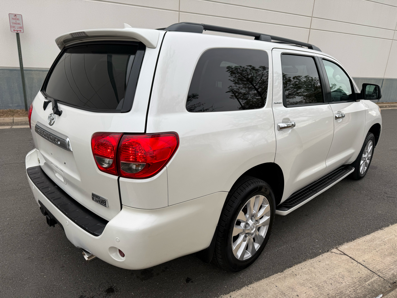 Toyota Sequoia 4WD 5.7L Platinum (Natl) 2012