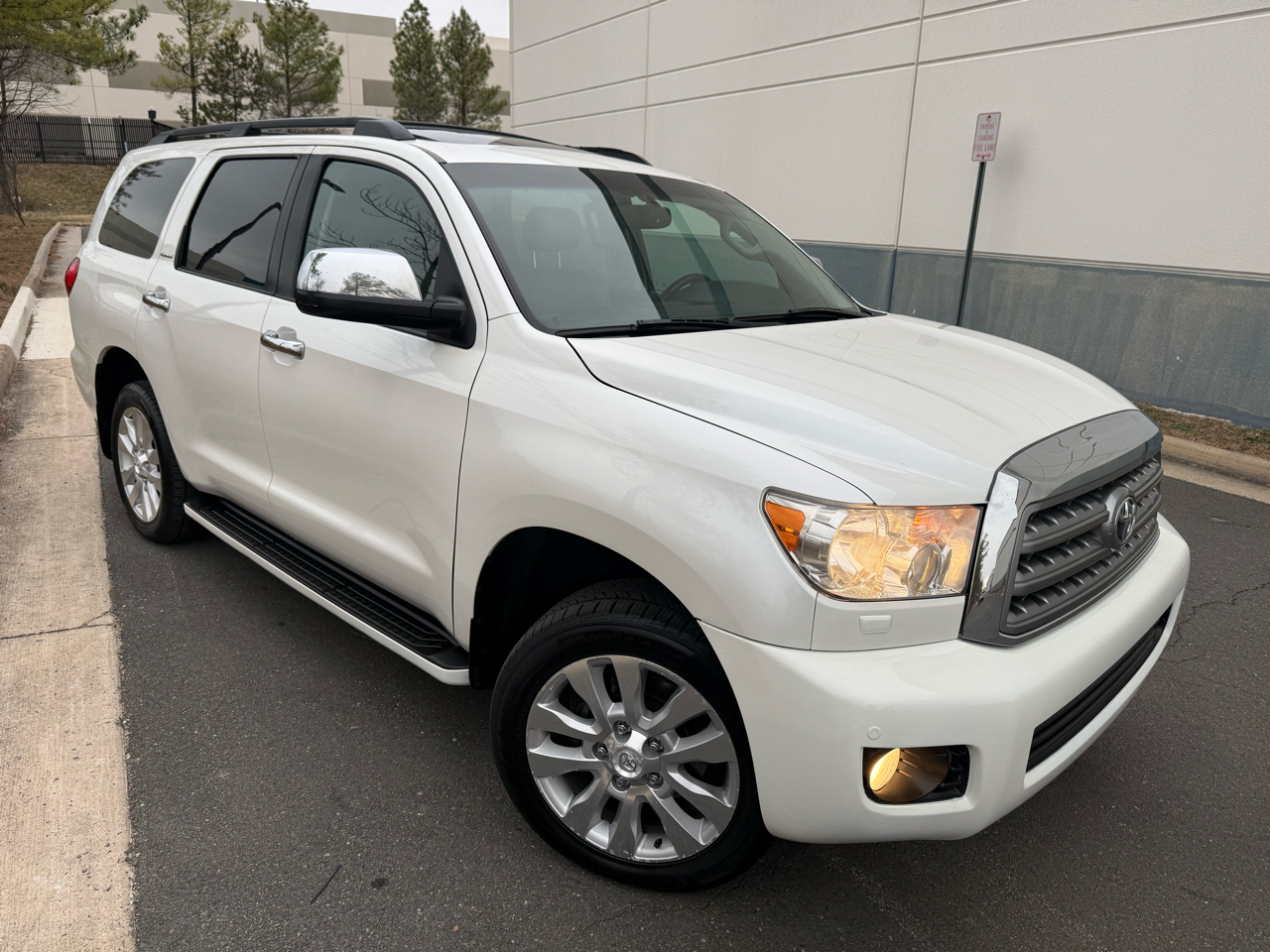 Toyota Sequoia 4WD 5.7L Platinum (Natl) 2012