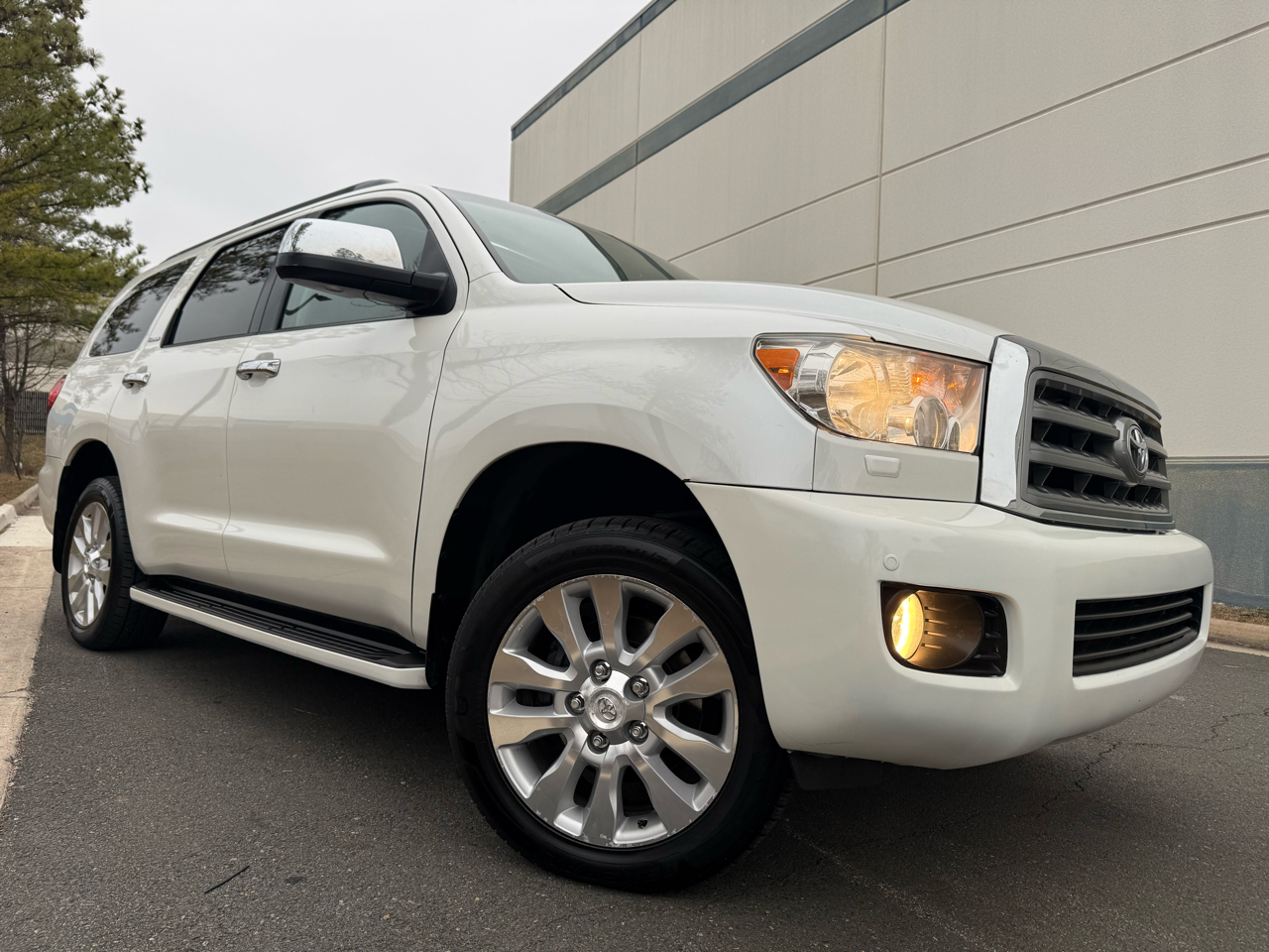 Toyota Sequoia 4WD 5.7L Platinum (Natl) 2012