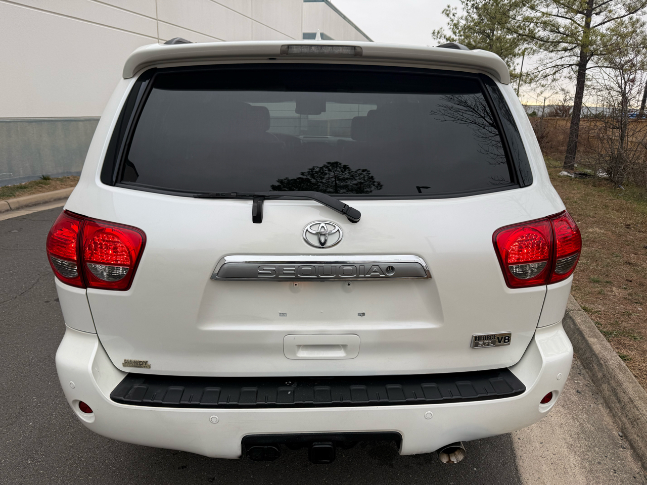 Toyota Sequoia 4WD 5.7L Platinum (Natl) 2012