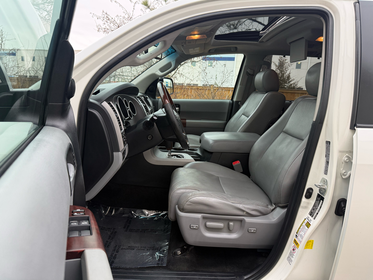 Toyota Sequoia 4WD 5.7L Platinum (Natl) 2012