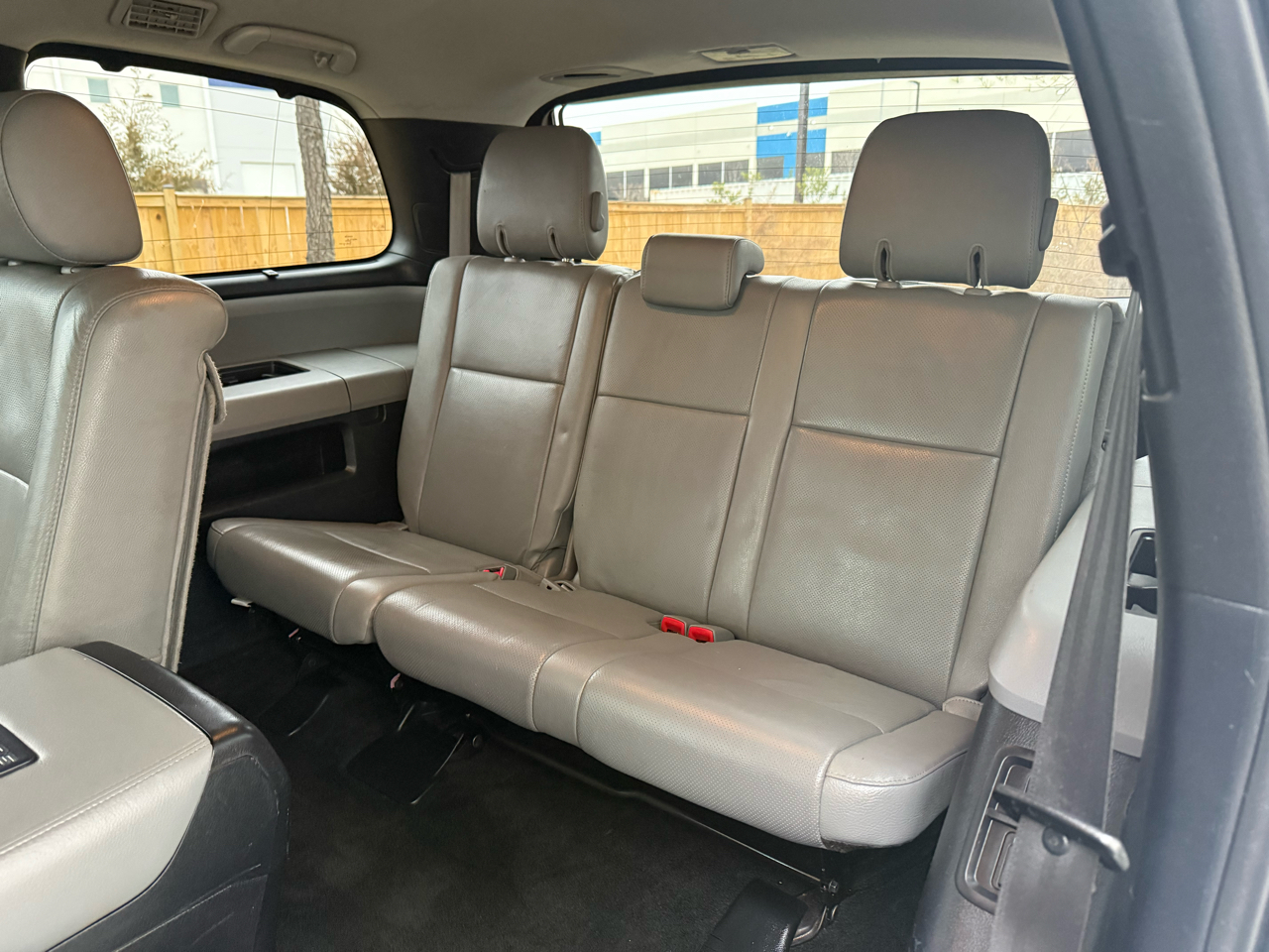 Toyota Sequoia 4WD 5.7L Platinum (Natl) 2012