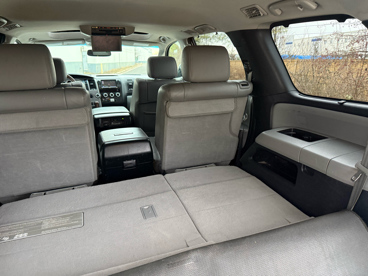 Toyota Sequoia 4WD 5.7L Platinum (Natl) 2012