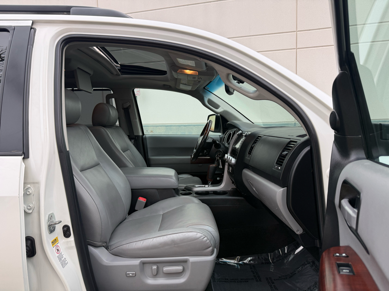 Toyota Sequoia 4WD 5.7L Platinum (Natl) 2012