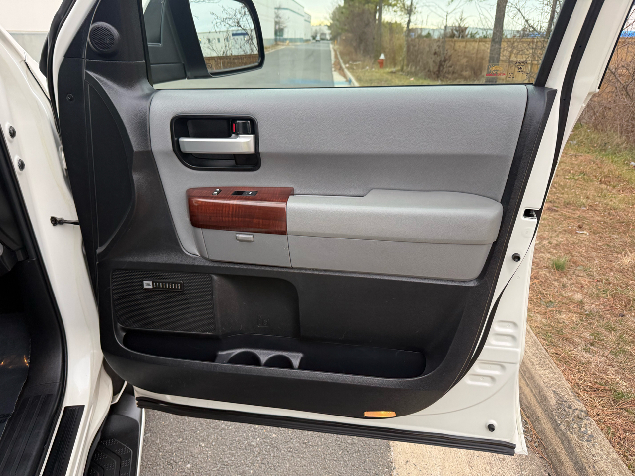 Toyota Sequoia 4WD 5.7L Platinum (Natl) 2012