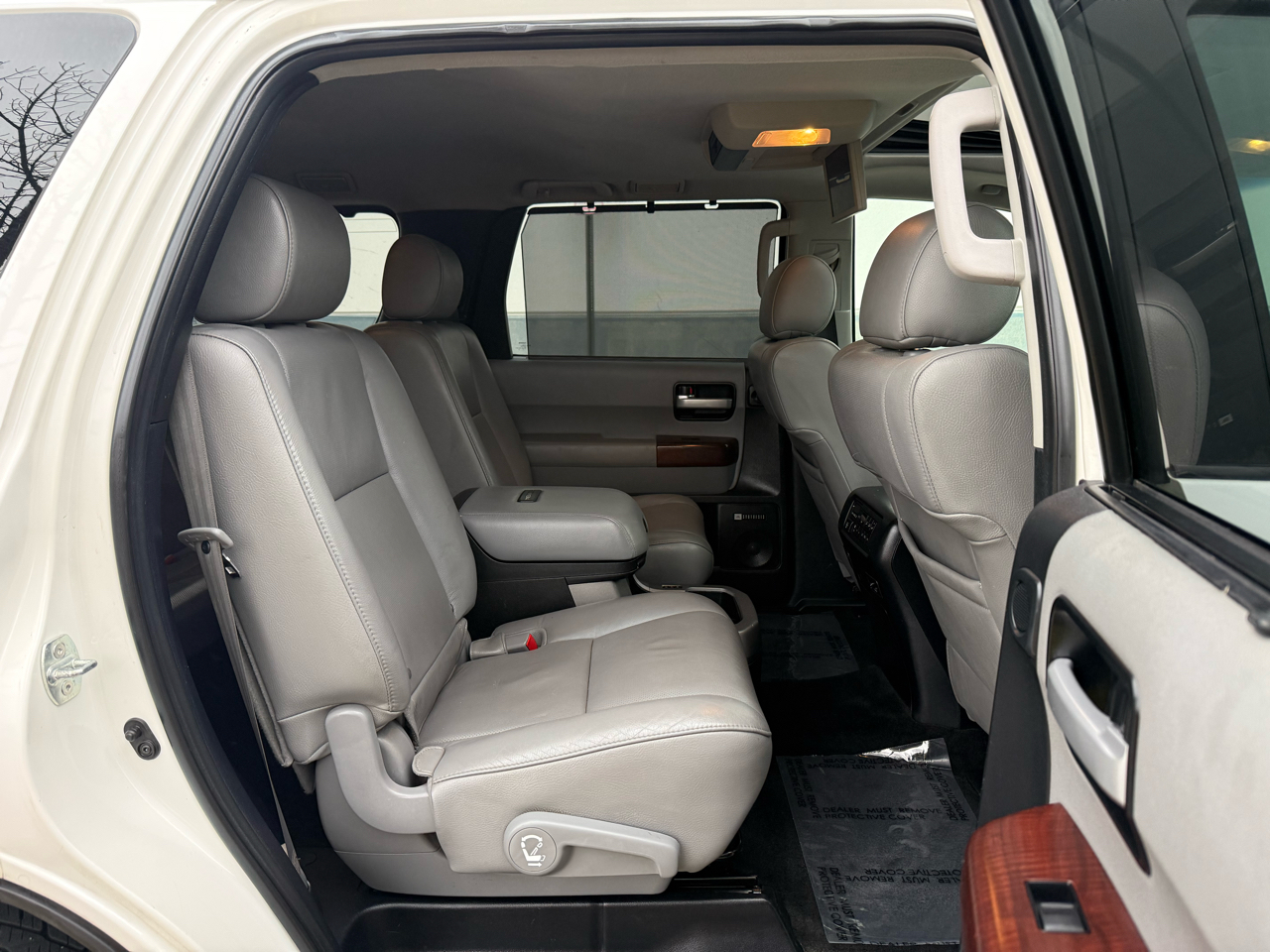 Toyota Sequoia 4WD 5.7L Platinum (Natl) 2012