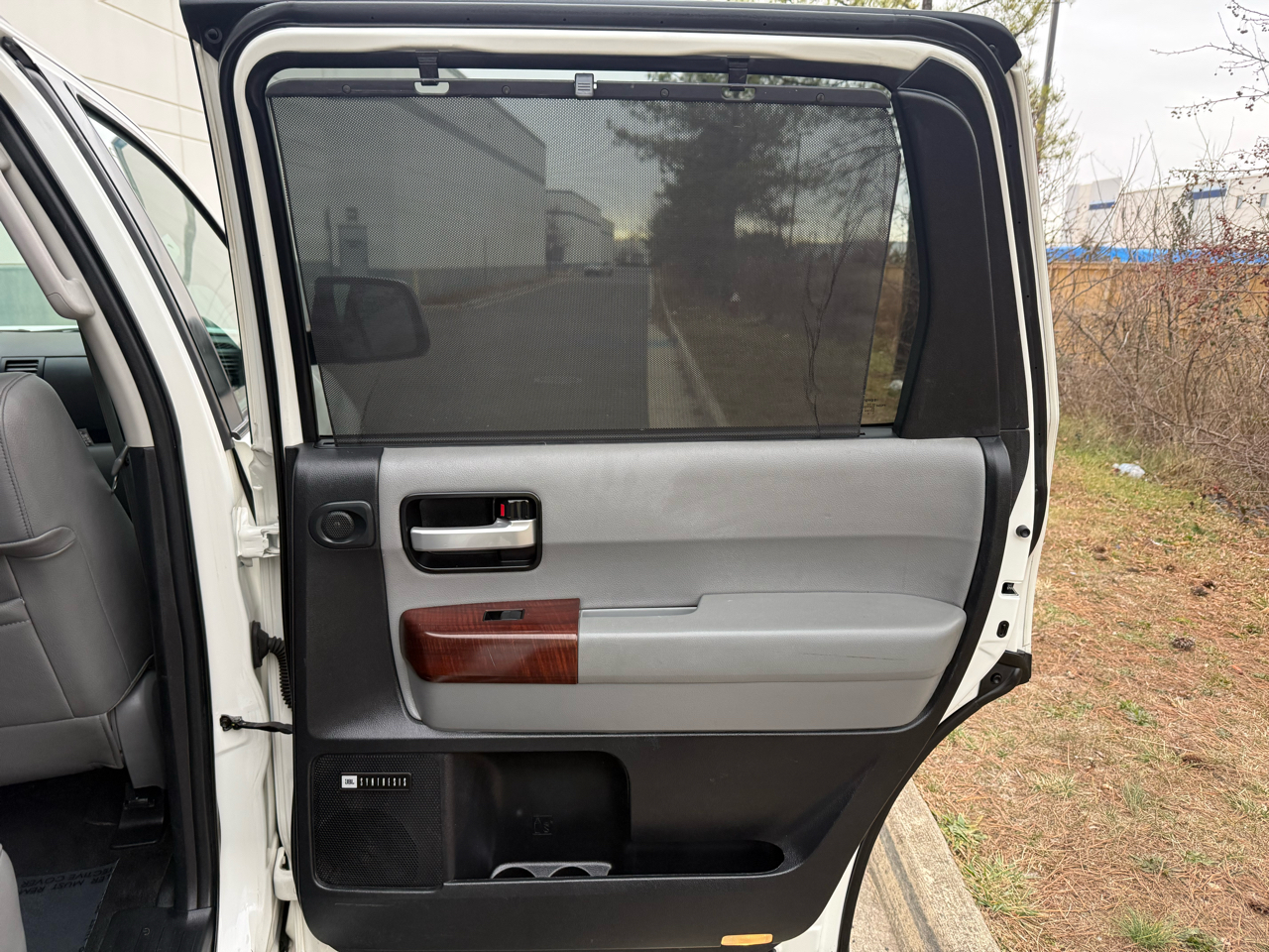 Toyota Sequoia 4WD 5.7L Platinum (Natl) 2012