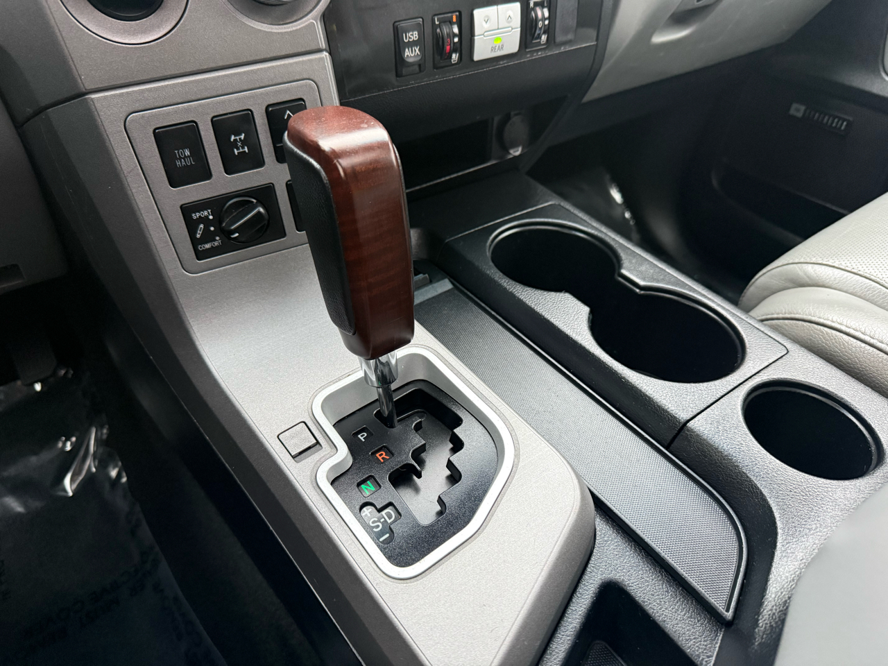 Toyota Sequoia 4WD 5.7L Platinum (Natl) 2012