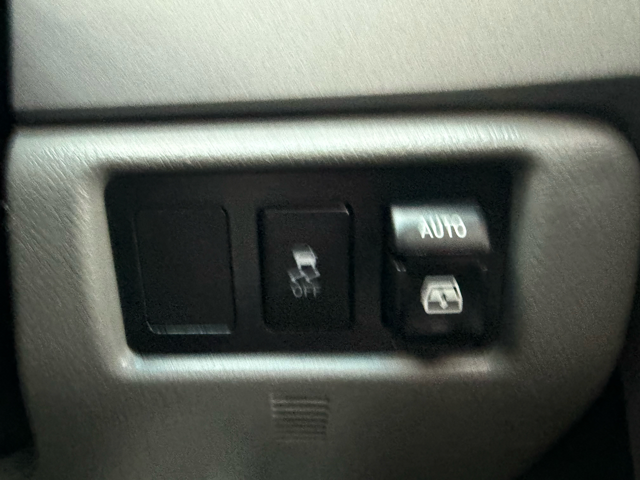 Toyota Sequoia 4WD 5.7L Platinum (Natl) 2012