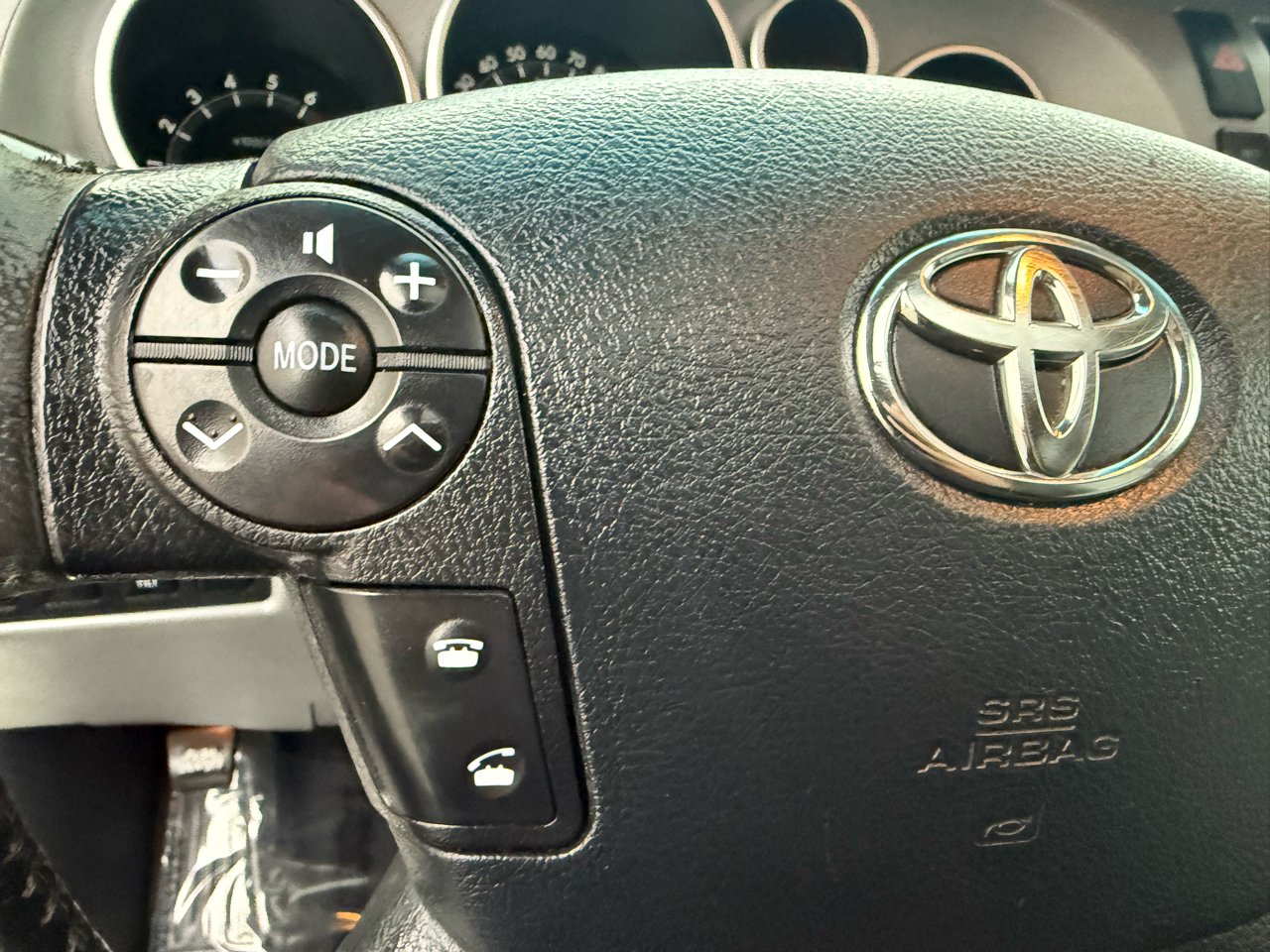 Toyota Sequoia 4WD 5.7L Platinum (Natl) 2012