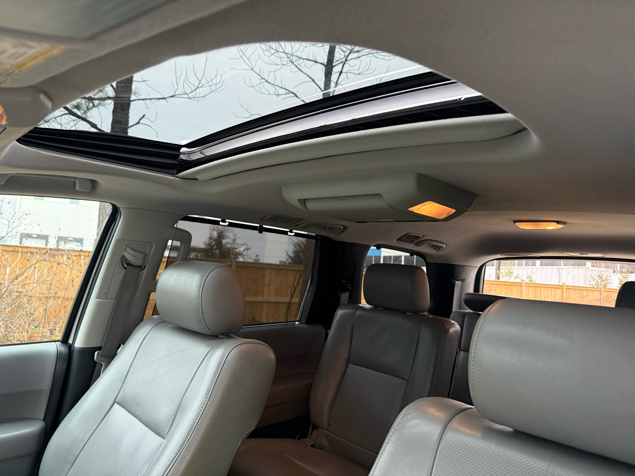 Toyota Sequoia 4WD 5.7L Platinum (Natl) 2012