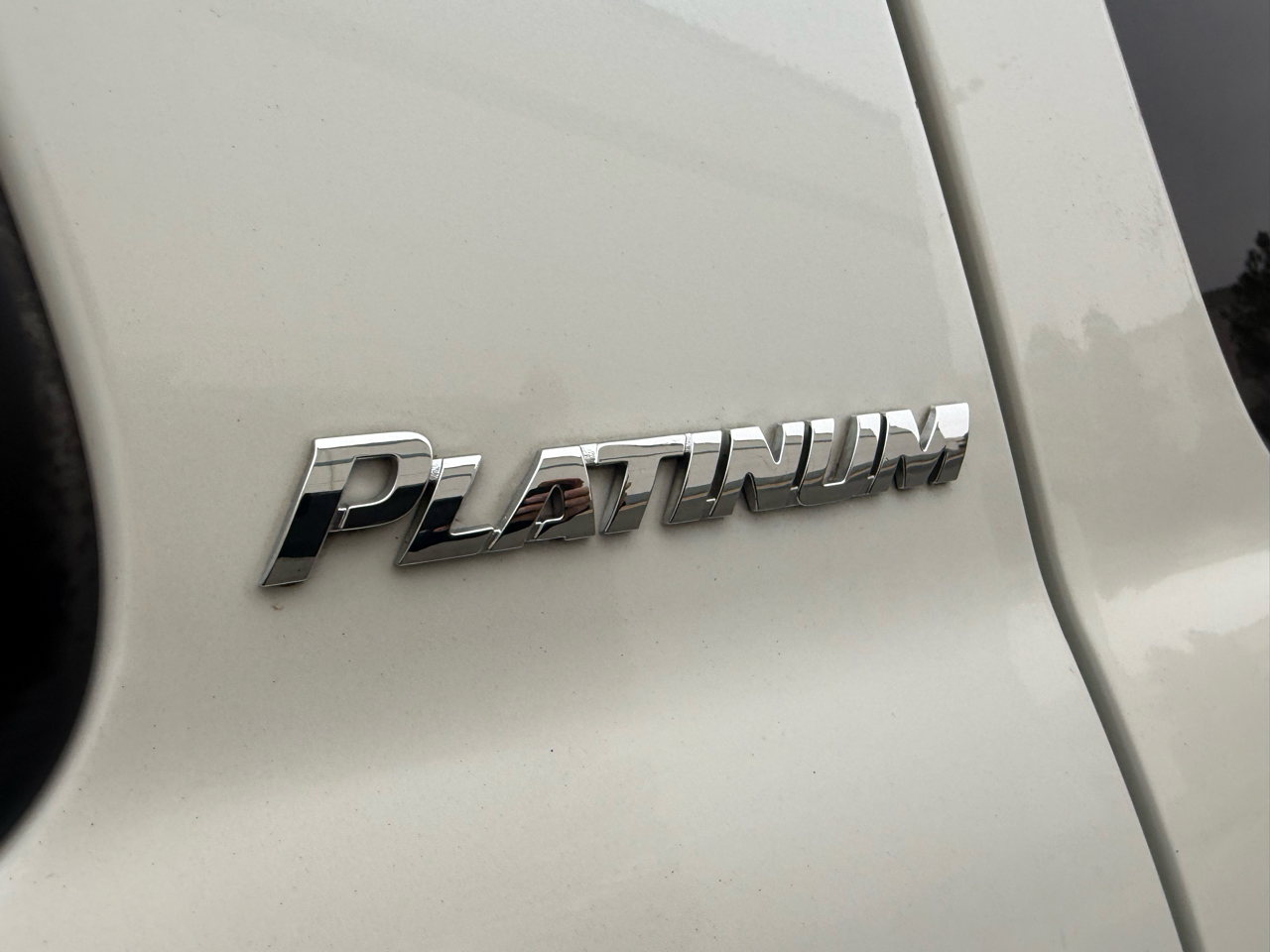 Toyota Sequoia 4WD 5.7L Platinum (Natl) 2012