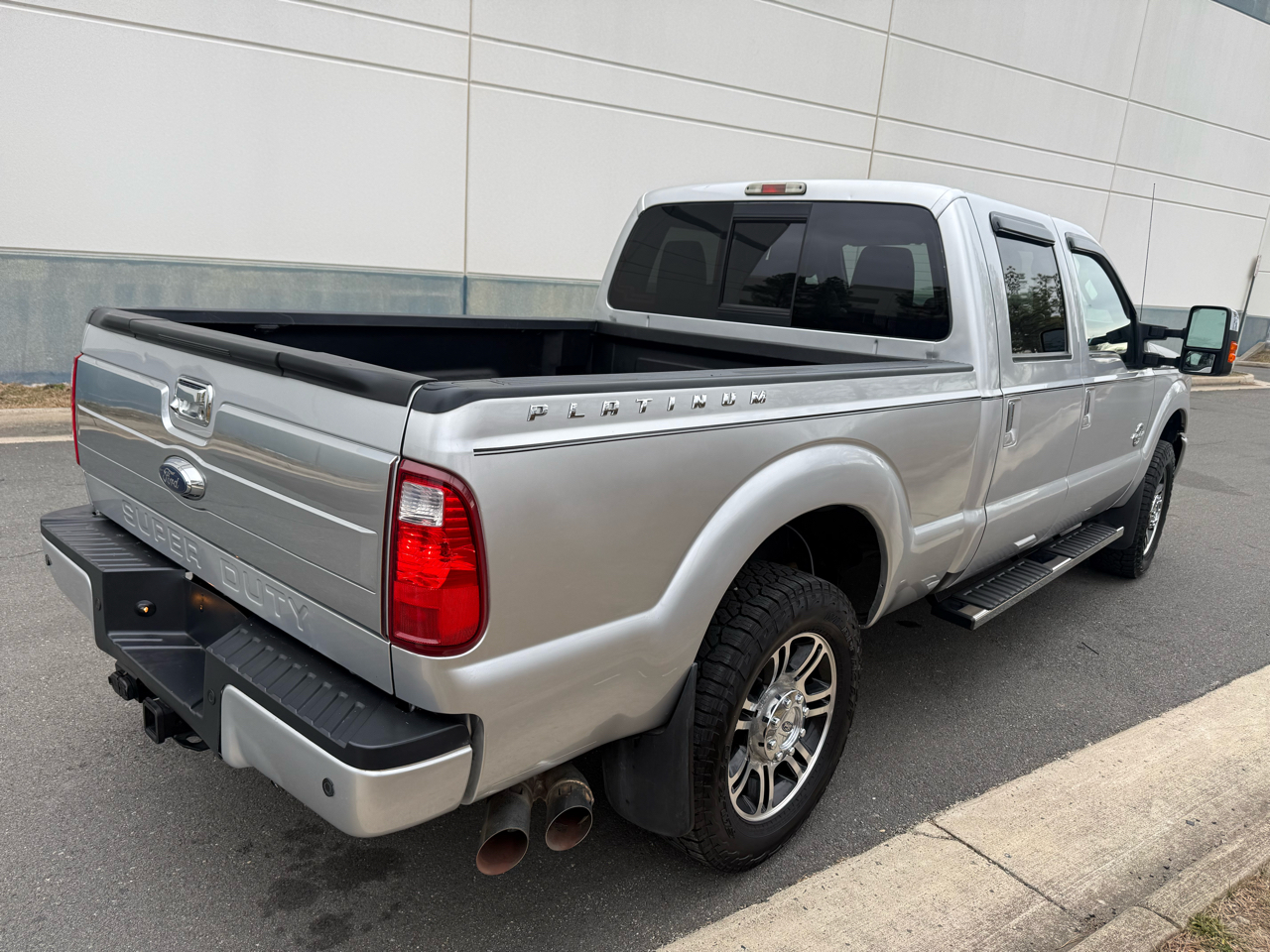 Ford Super Duty F-250 SRW 4WD Crew Cab 172" Platinum 2015