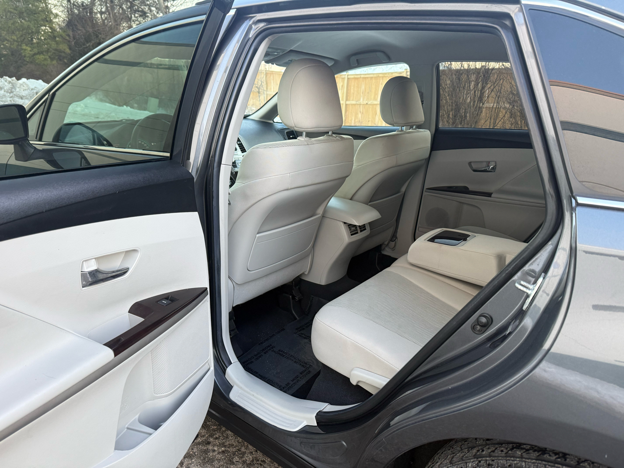 Toyota Venza 4dr Wgn I4 AWD (Natl) 2010