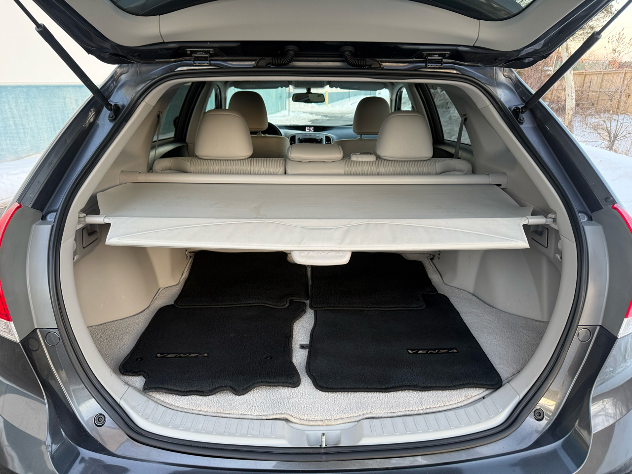 Toyota Venza 4dr Wgn I4 AWD (Natl) 2010