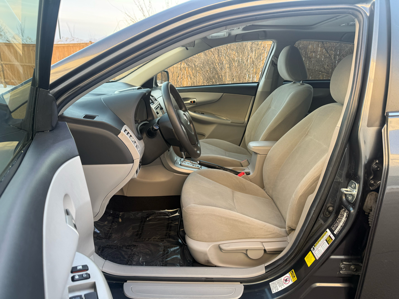 Toyota Corolla 4dr Sdn Auto LE Special Edition (Natl) 2013