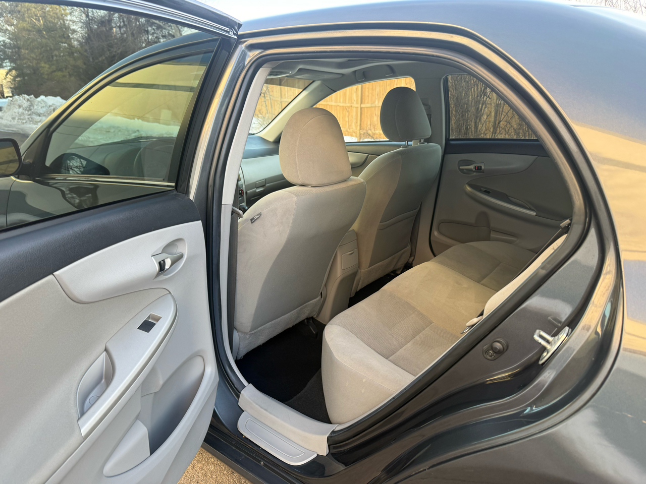 Toyota Corolla 4dr Sdn Auto LE Special Edition (Natl) 2013