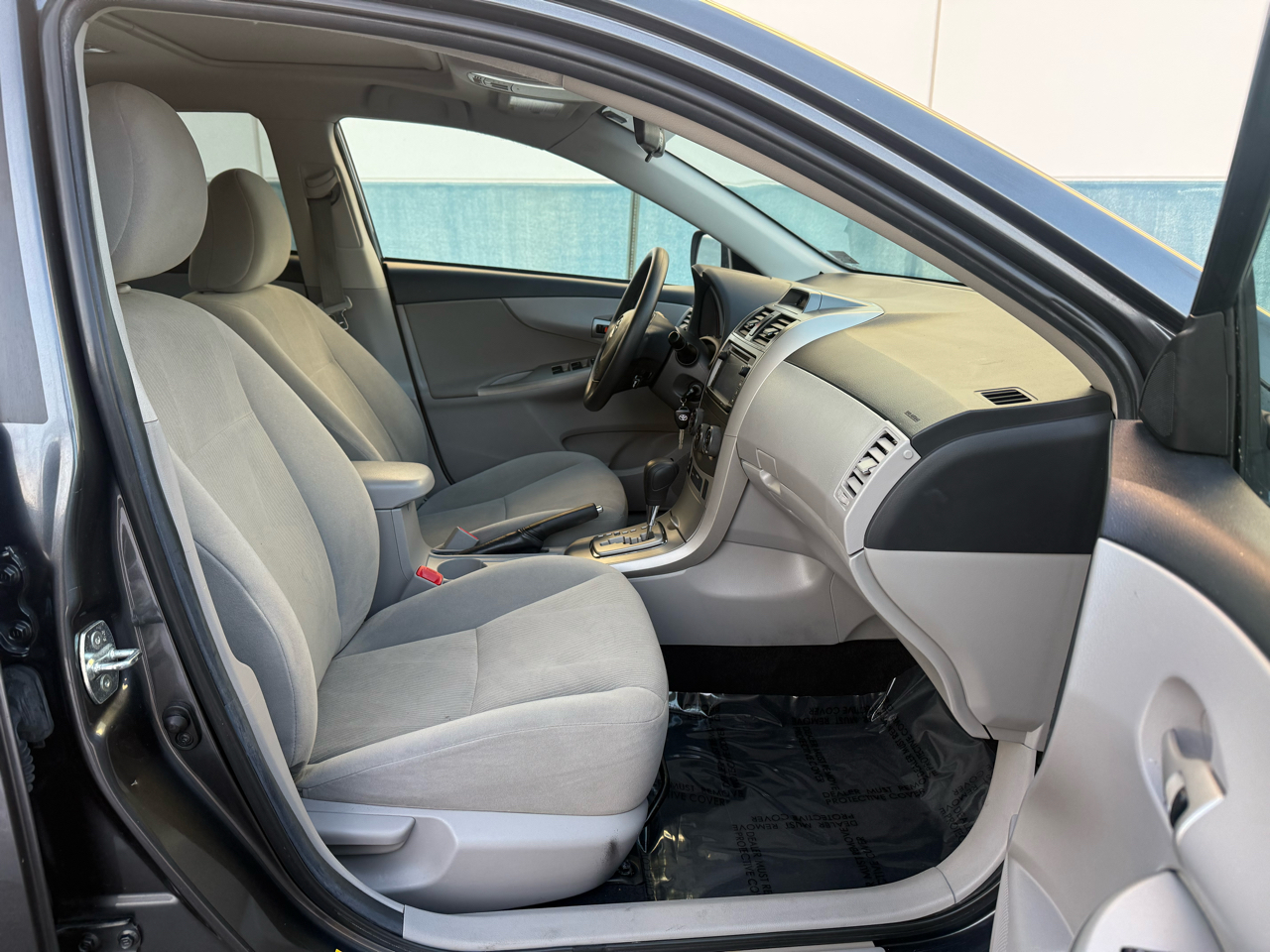 Toyota Corolla 4dr Sdn Auto LE Special Edition (Natl) 2013