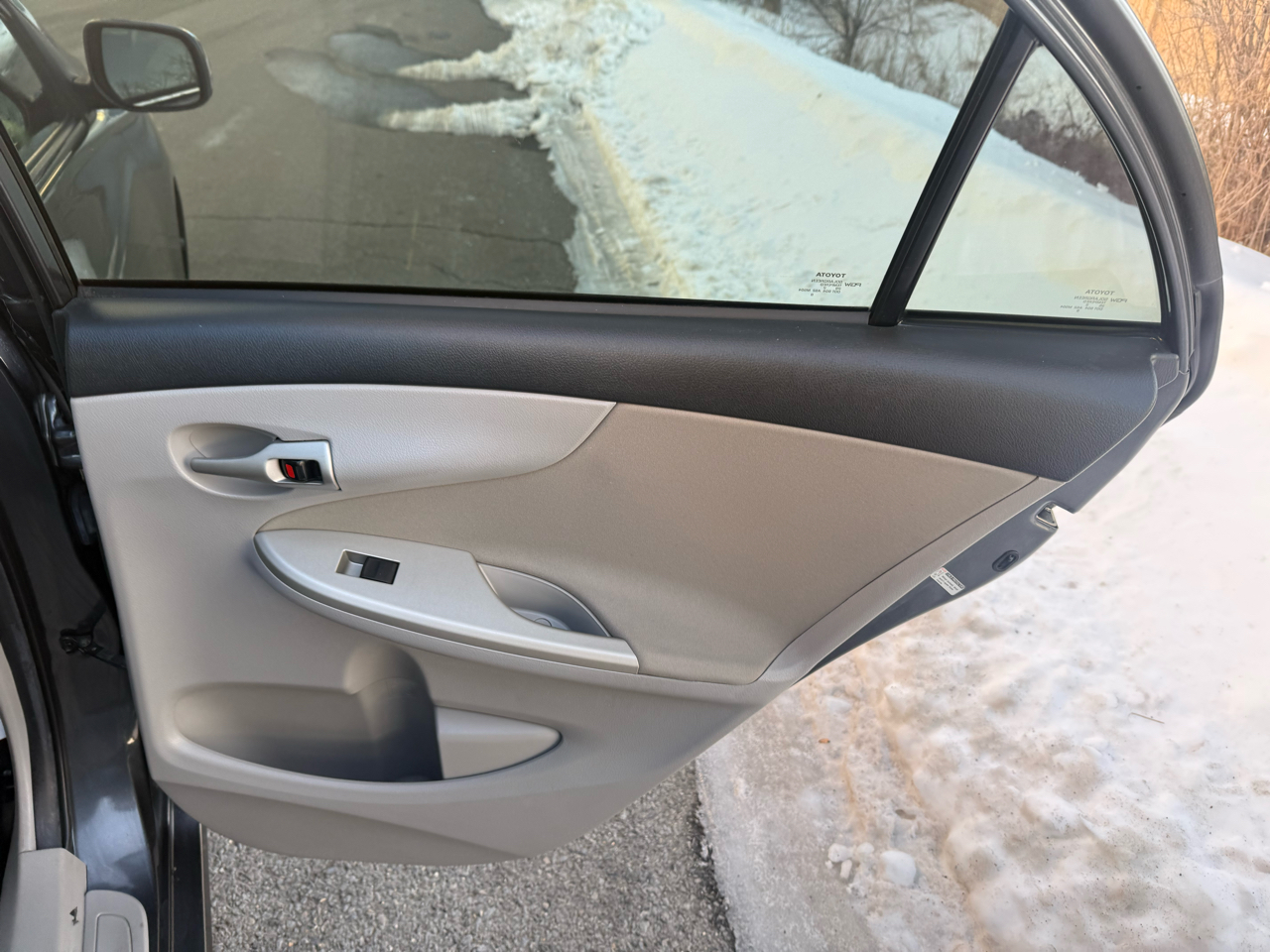 Toyota Corolla 4dr Sdn Auto LE Special Edition (Natl) 2013