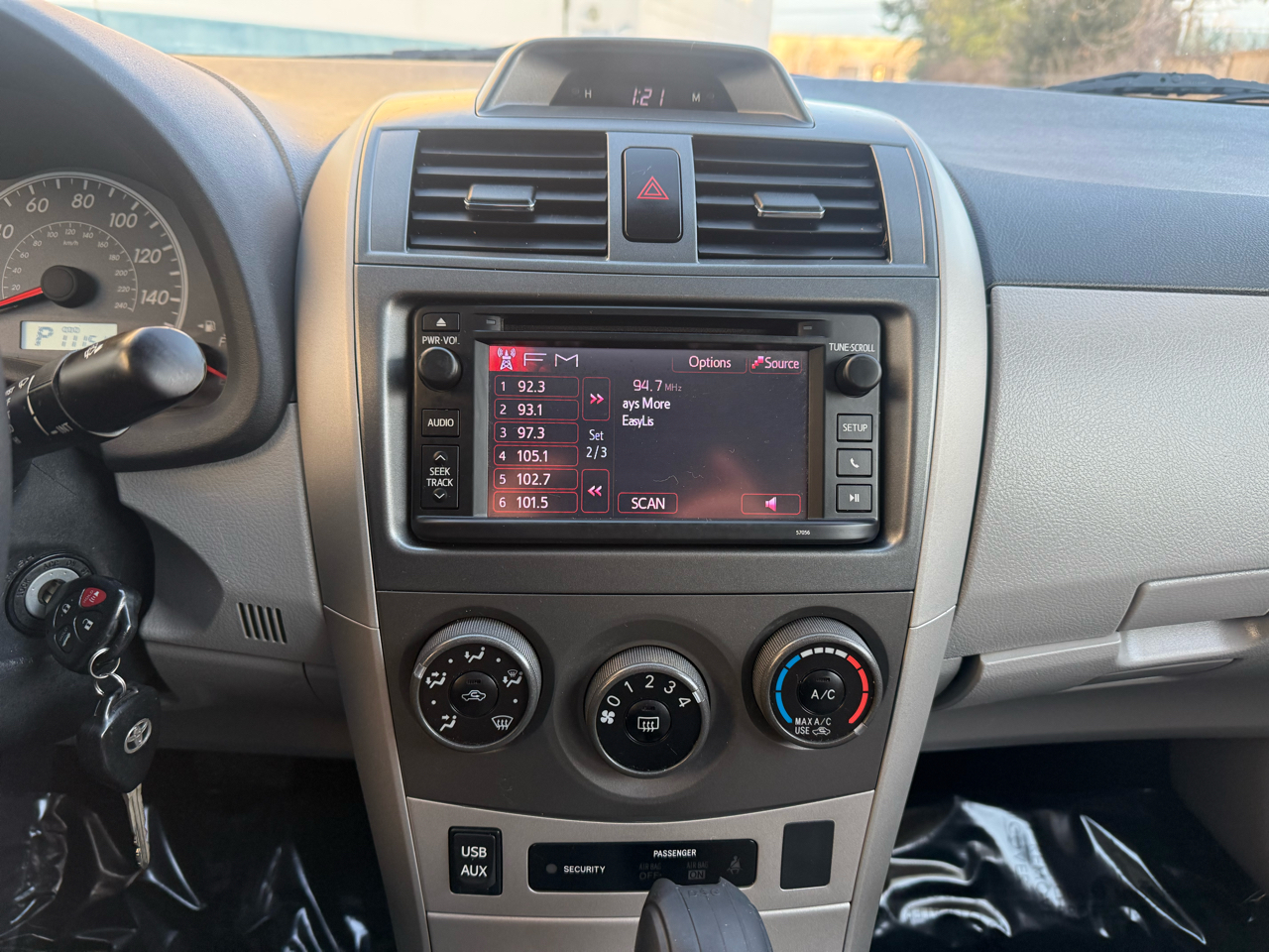 Toyota Corolla 4dr Sdn Auto LE Special Edition (Natl) 2013