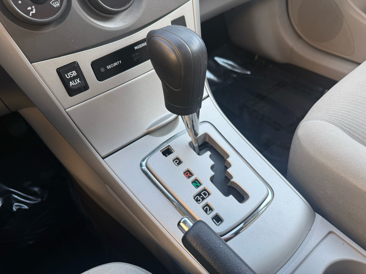 Toyota Corolla 4dr Sdn Auto LE Special Edition (Natl) 2013