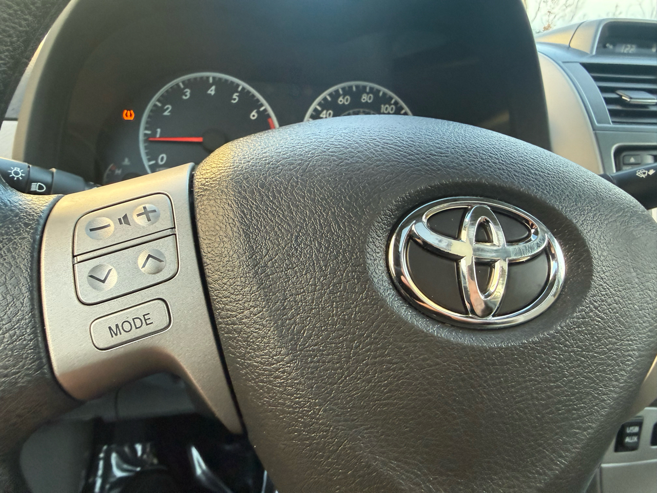 Toyota Corolla 4dr Sdn Auto LE Special Edition (Natl) 2013