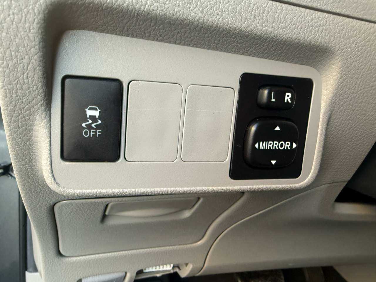 Toyota Corolla 4dr Sdn Auto LE Special Edition (Natl) 2013