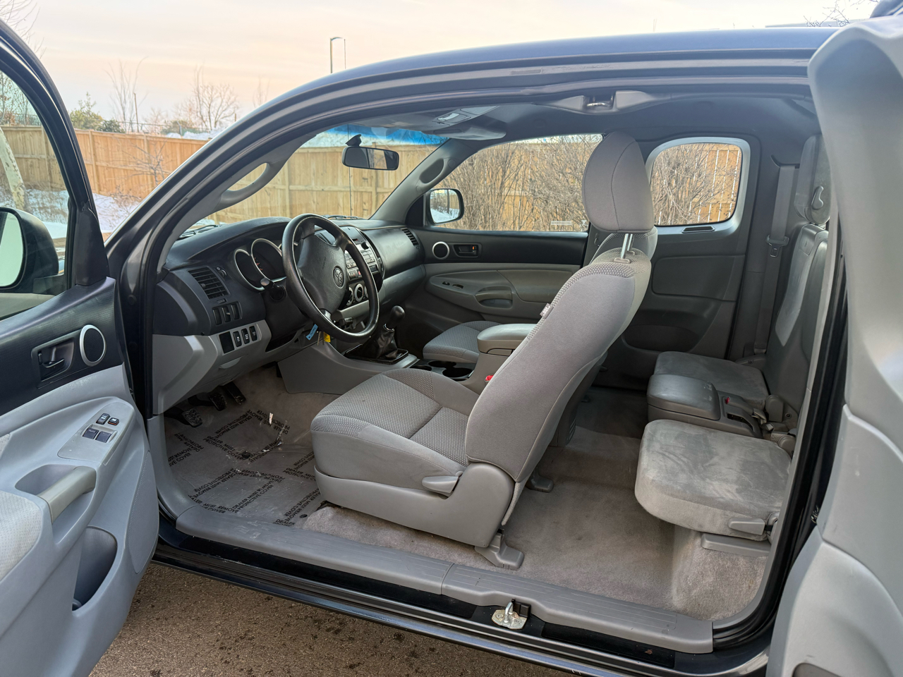 Toyota Tacoma 4WD Access V6 MT (Natl) 2010