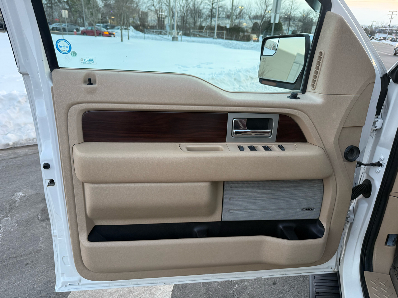 Ford F-150 4WD SuperCrew 145" Platinum 2011