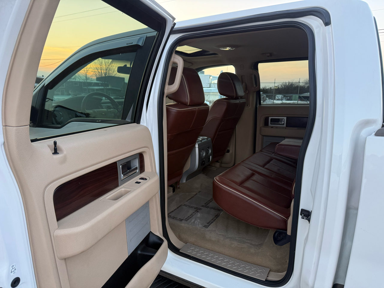 Ford F-150 4WD SuperCrew 145" Platinum 2011