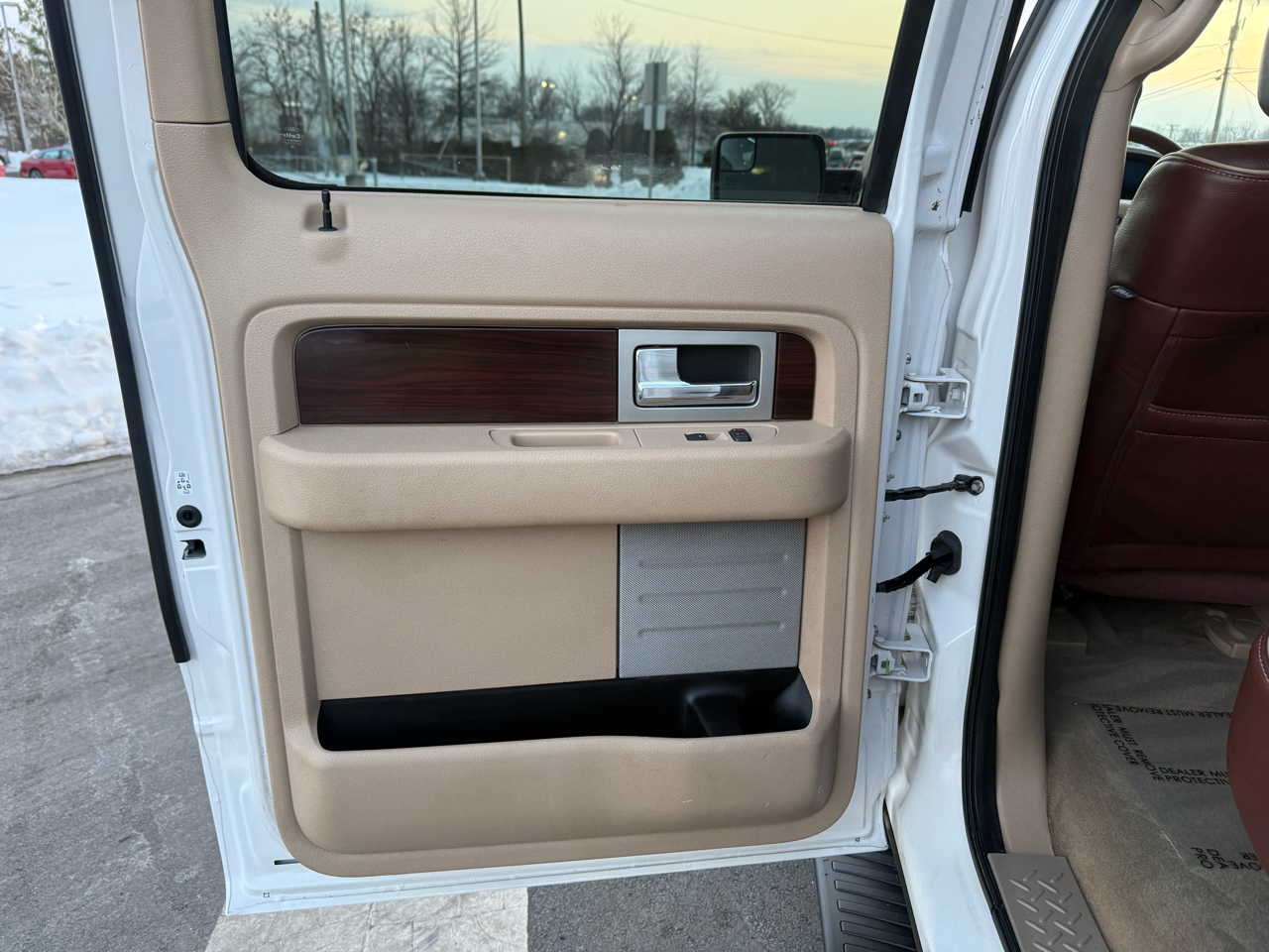 Ford F-150 4WD SuperCrew 145" Platinum 2011