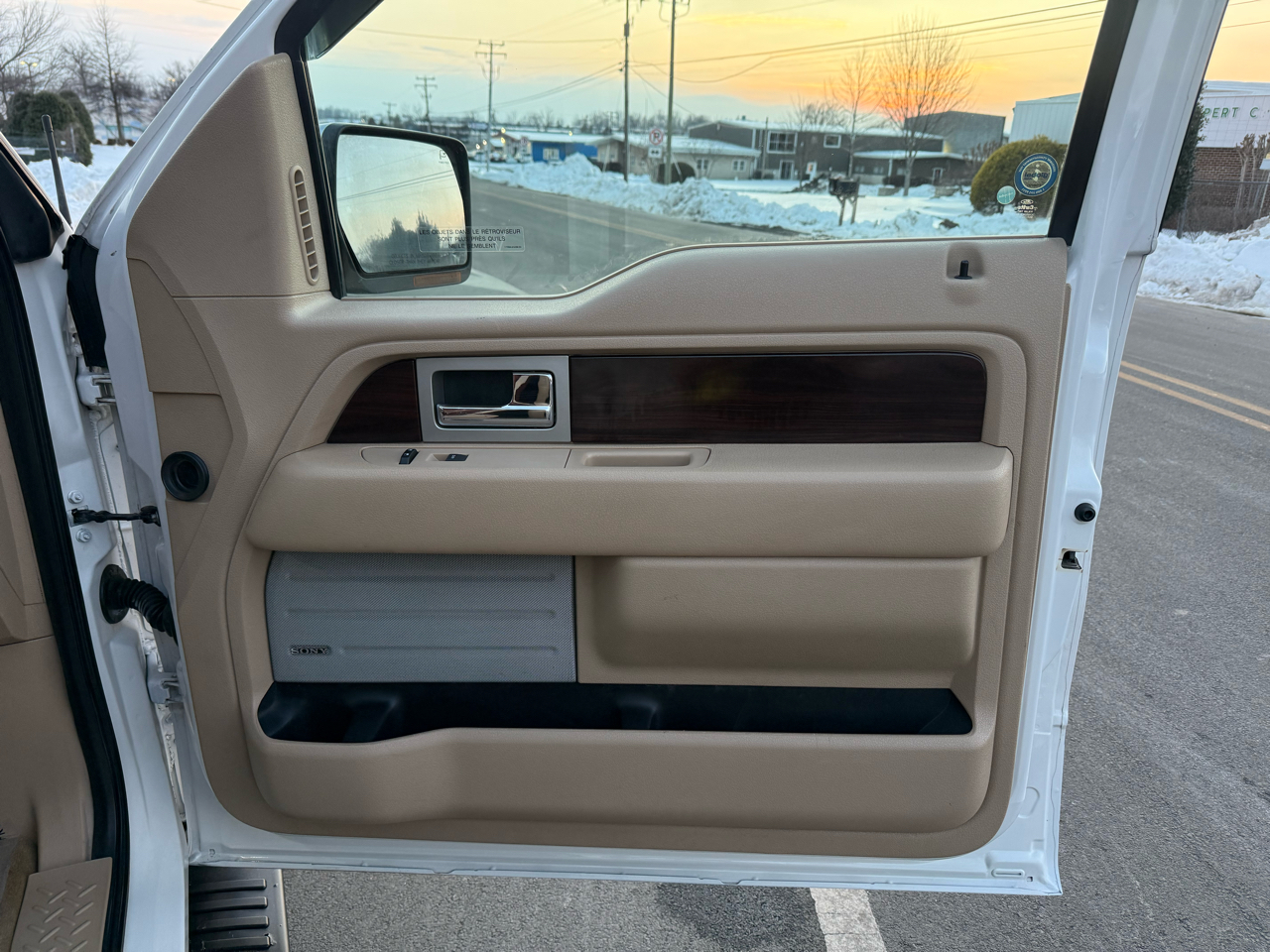 Ford F-150 4WD SuperCrew 145" Platinum 2011