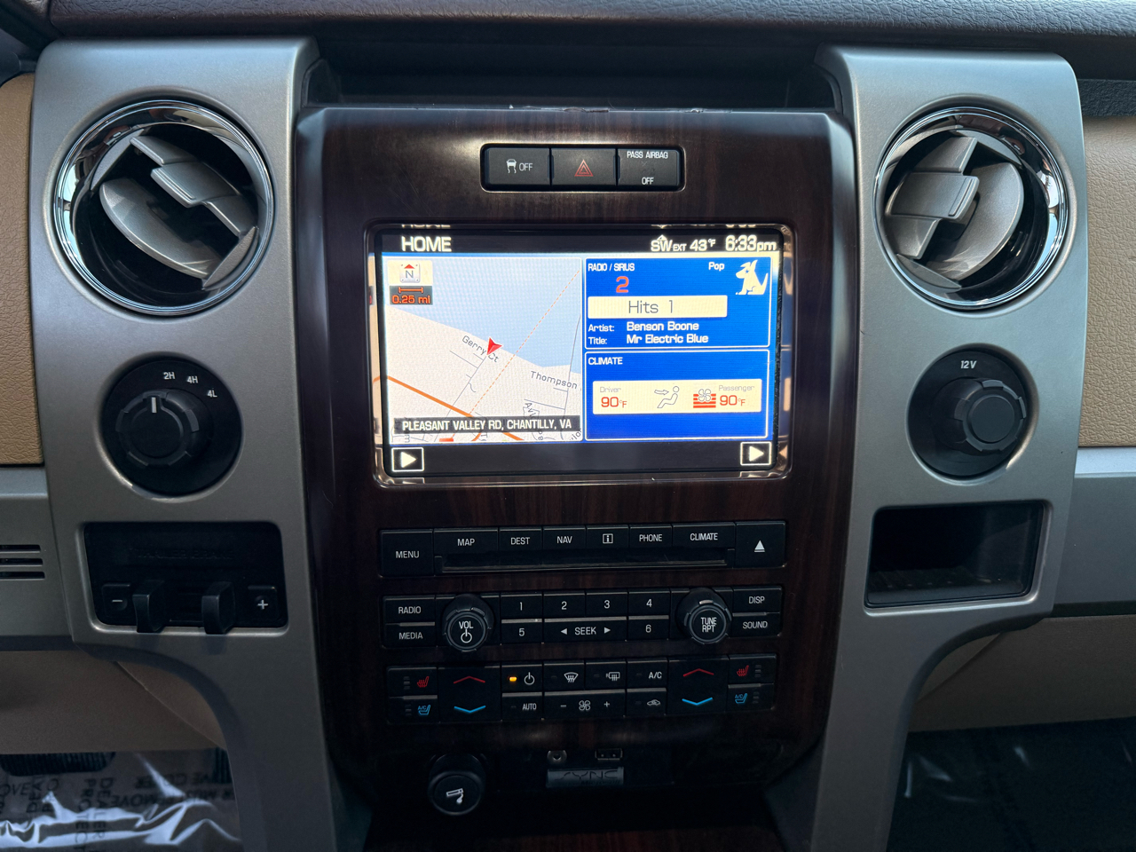 Ford F-150 4WD SuperCrew 145" Platinum 2011