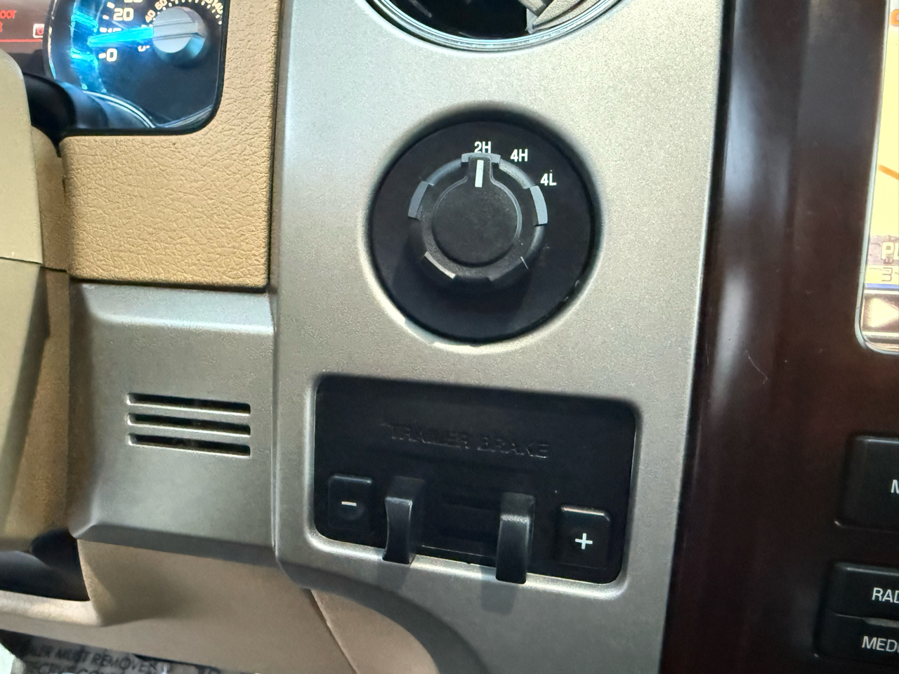 Ford F-150 4WD SuperCrew 145" Platinum 2011