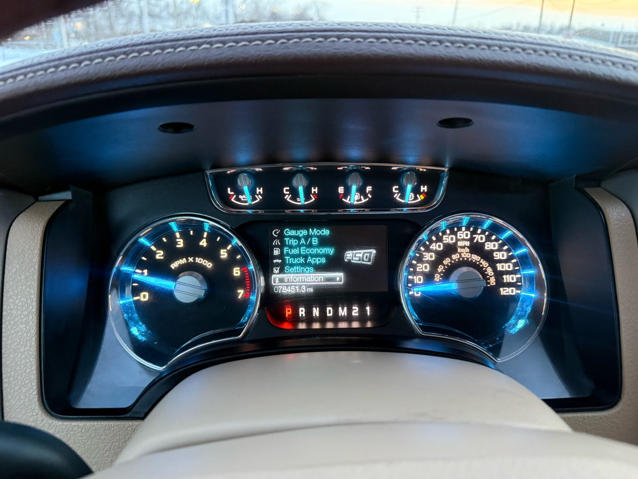 Ford F-150 4WD SuperCrew 145" Platinum 2011