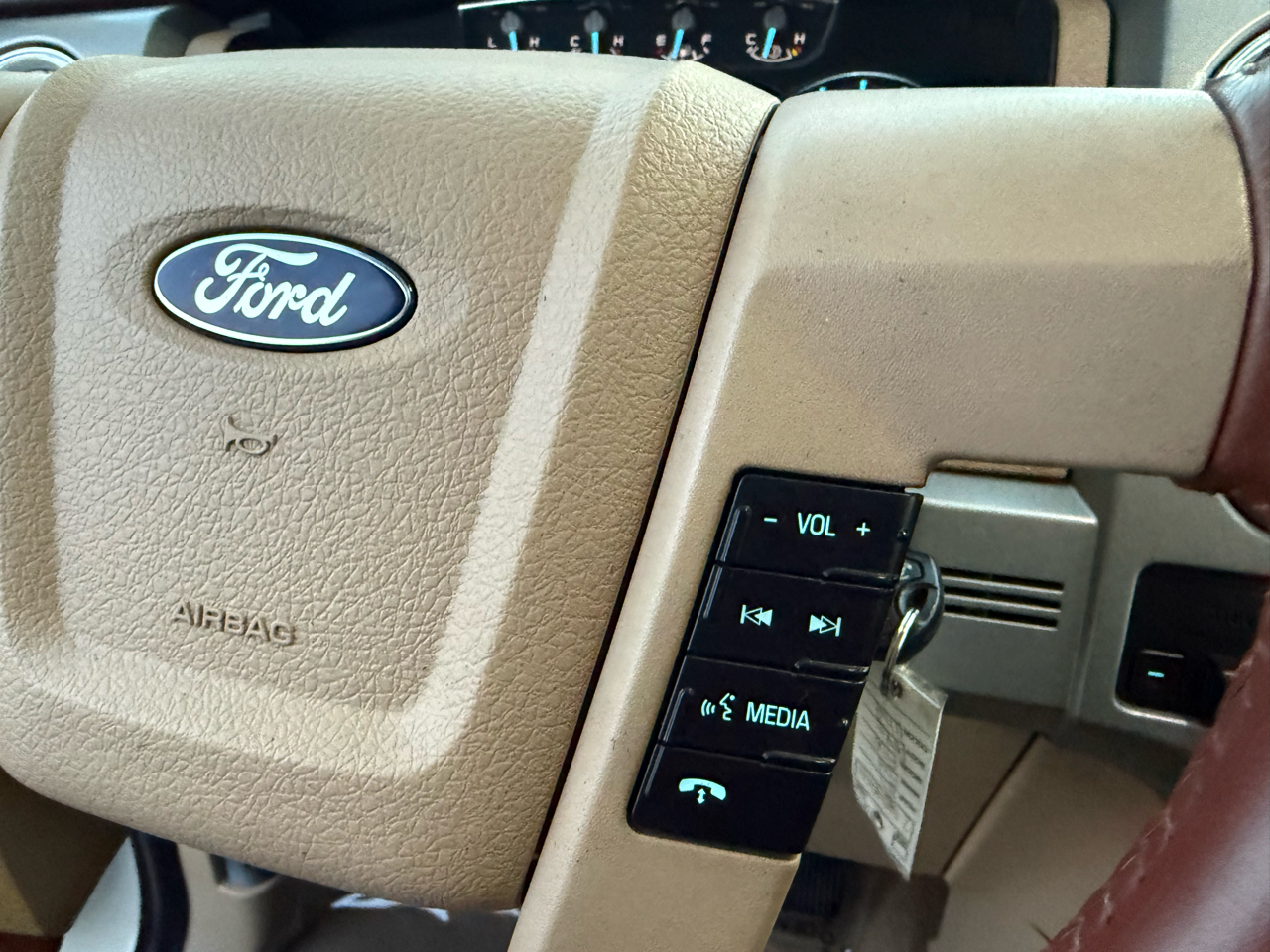 Ford F-150 4WD SuperCrew 145" Platinum 2011