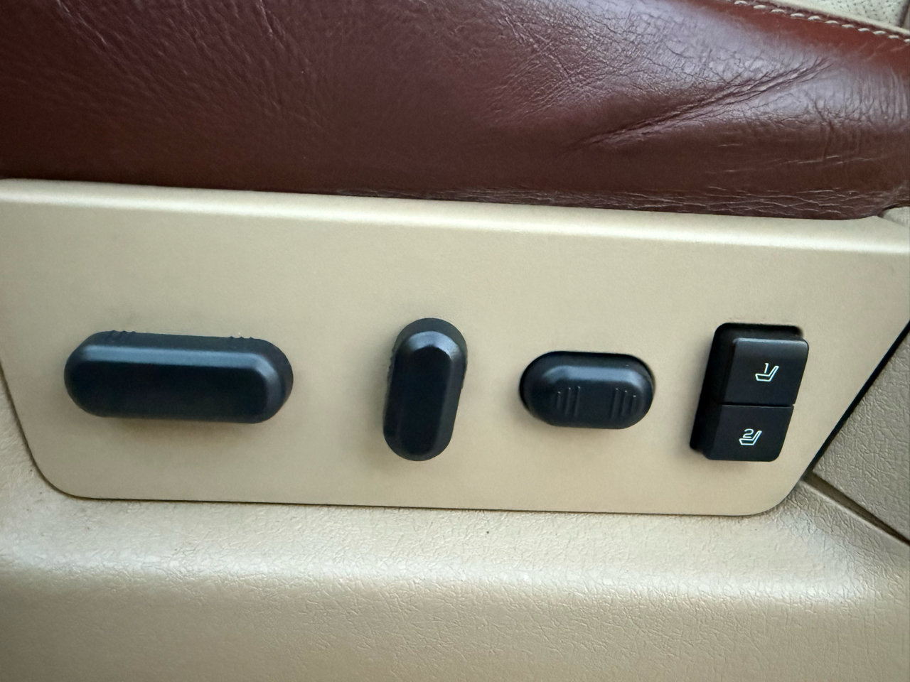 Ford F-150 4WD SuperCrew 145" Platinum 2011