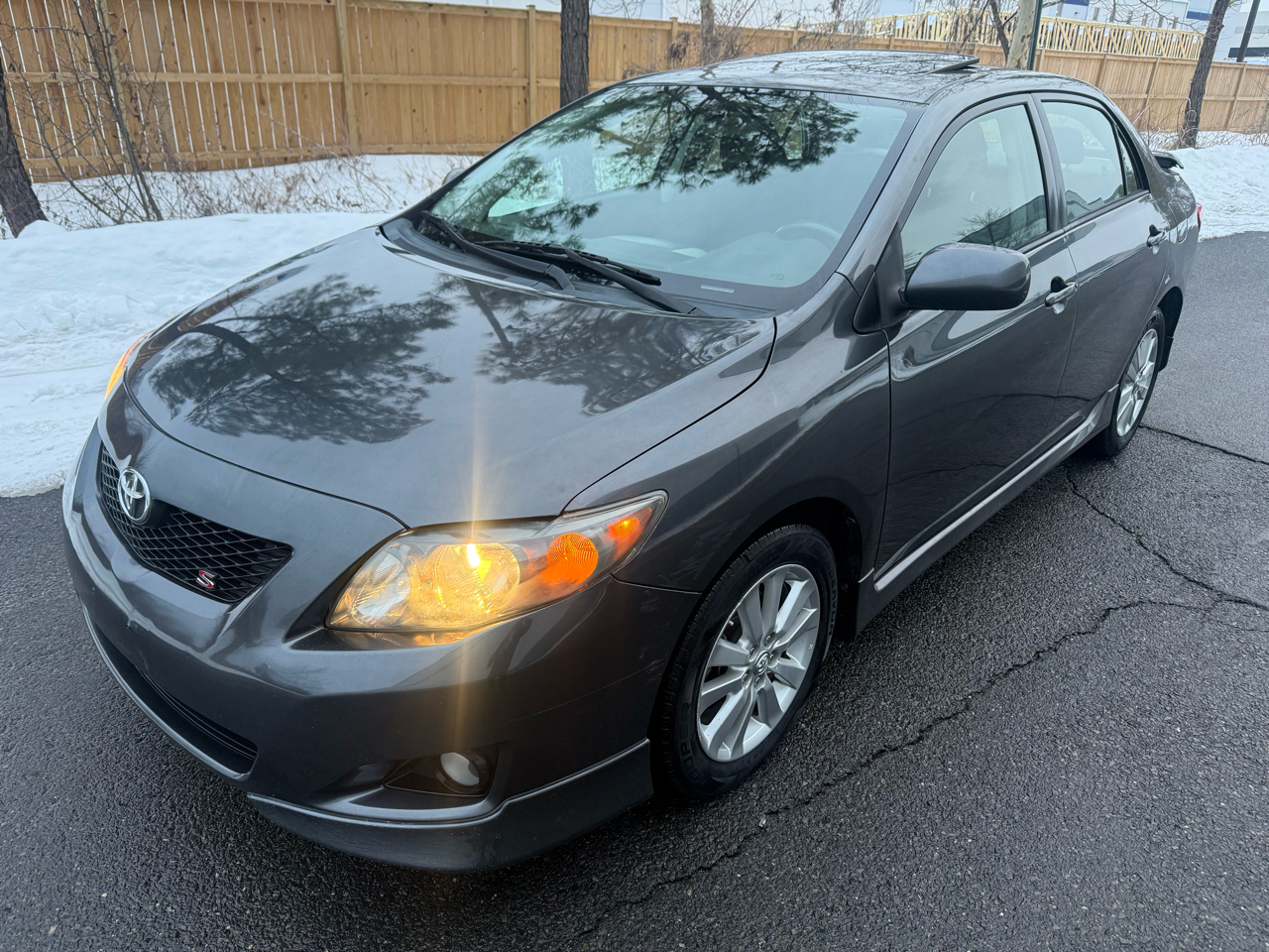 Toyota Corolla 4dr Sdn Man (Natl) 2010