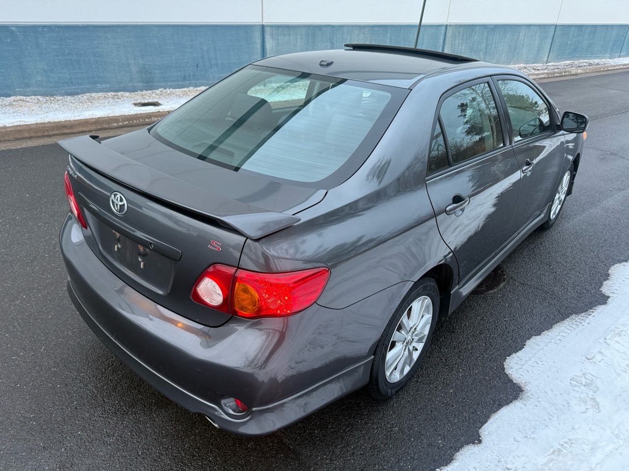 Toyota Corolla 4dr Sdn Man (Natl) 2010