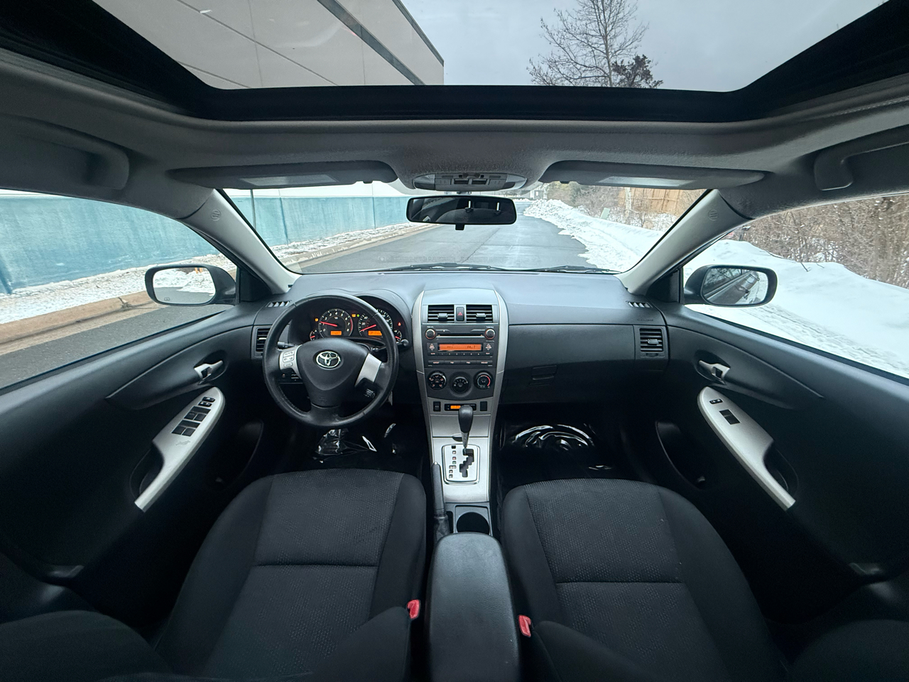 Toyota Corolla 4dr Sdn Man (Natl) 2010