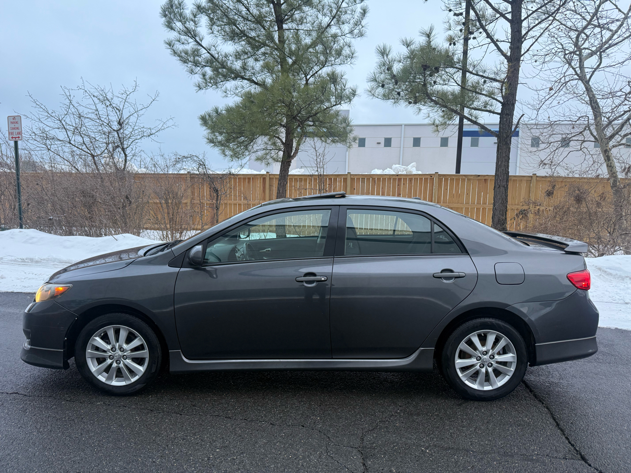 Toyota Corolla 4dr Sdn Man (Natl) 2010