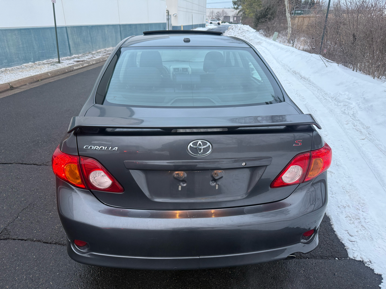 Toyota Corolla 4dr Sdn Man (Natl) 2010