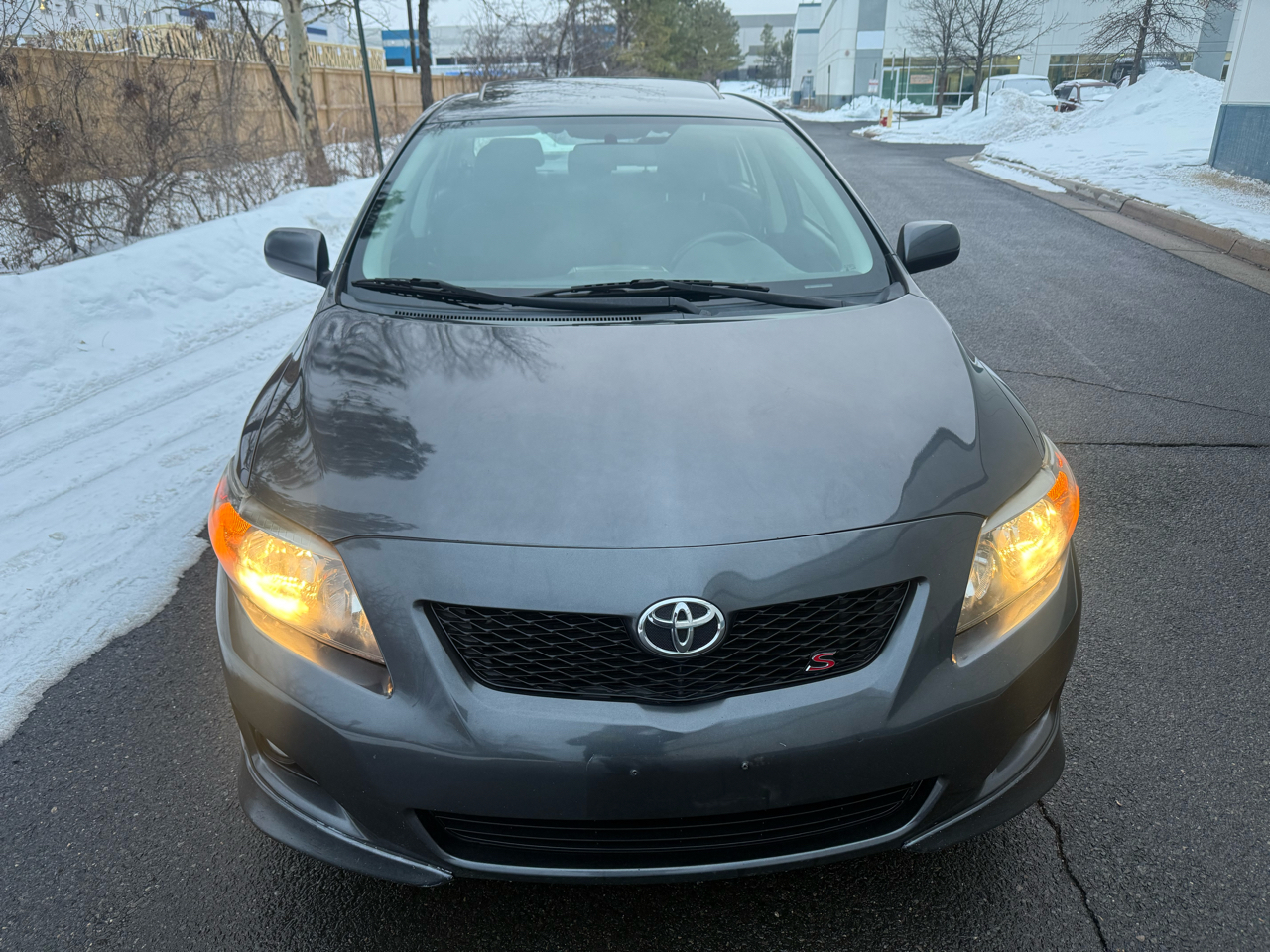 Toyota Corolla 4dr Sdn Man (Natl) 2010