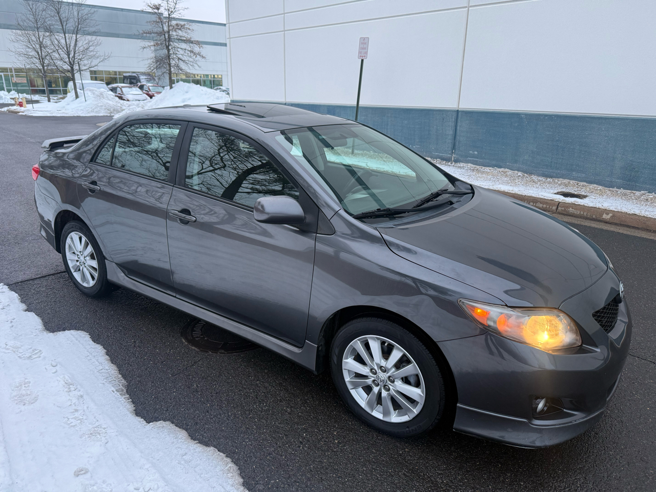 Toyota Corolla 4dr Sdn Man (Natl) 2010