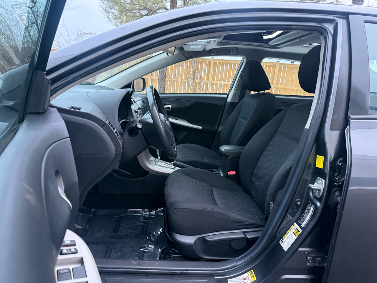 Toyota Corolla 4dr Sdn Man (Natl) 2010