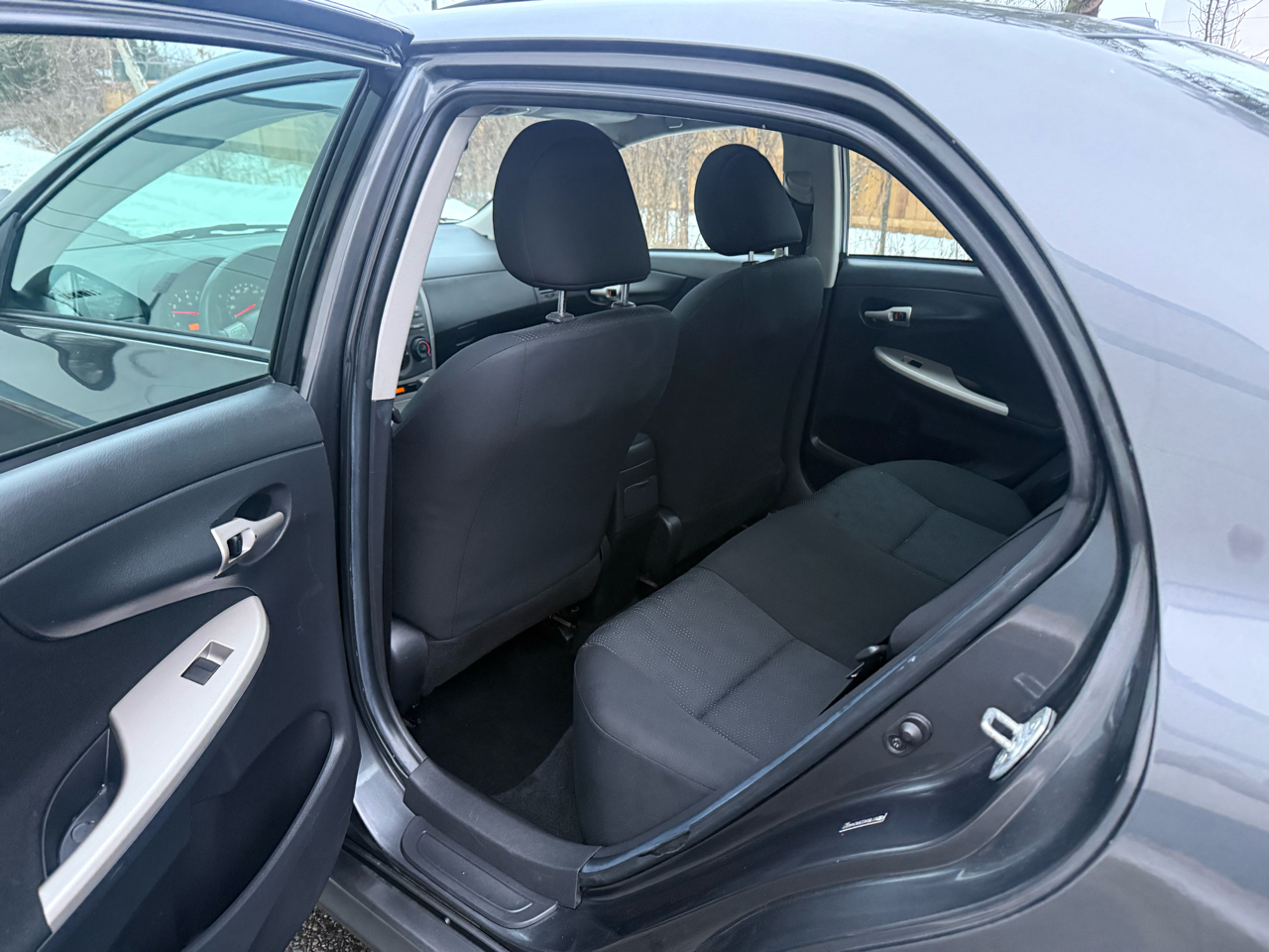 Toyota Corolla 4dr Sdn Man (Natl) 2010