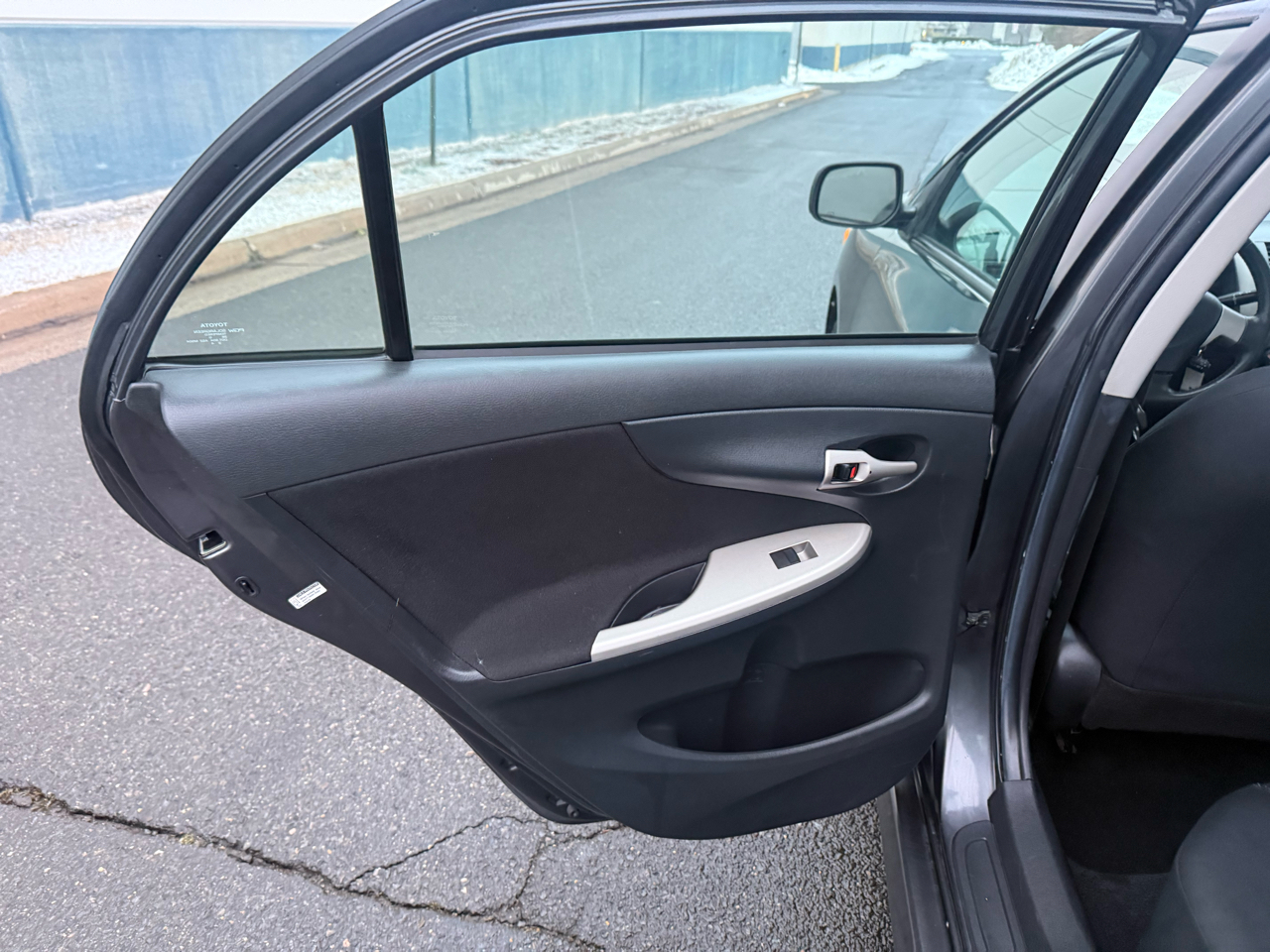 Toyota Corolla 4dr Sdn Man (Natl) 2010